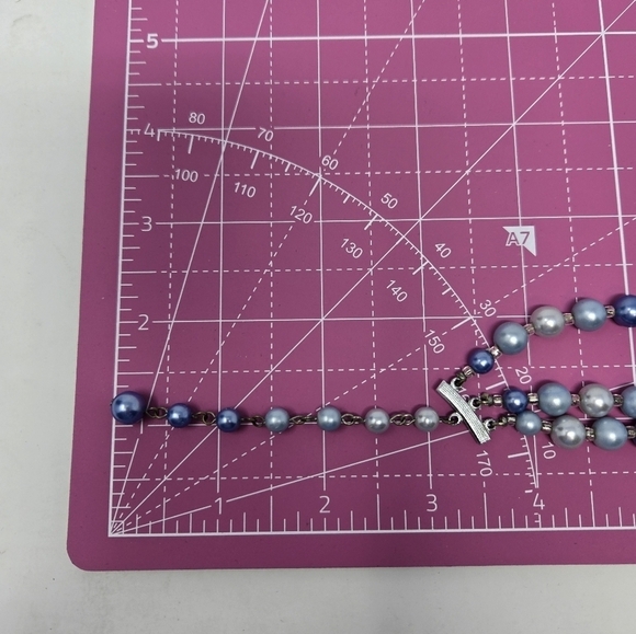 VINTAGE JAPAN THREE STRAND BEADED NECKLACE SHADES OF BLUE WOMEN COSTUME JEWELRY - Picture 6 of 9